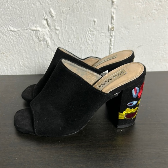 Steve Madden Shoes - Steve Madden Suede Leather Embroidered Design Sandals size 38